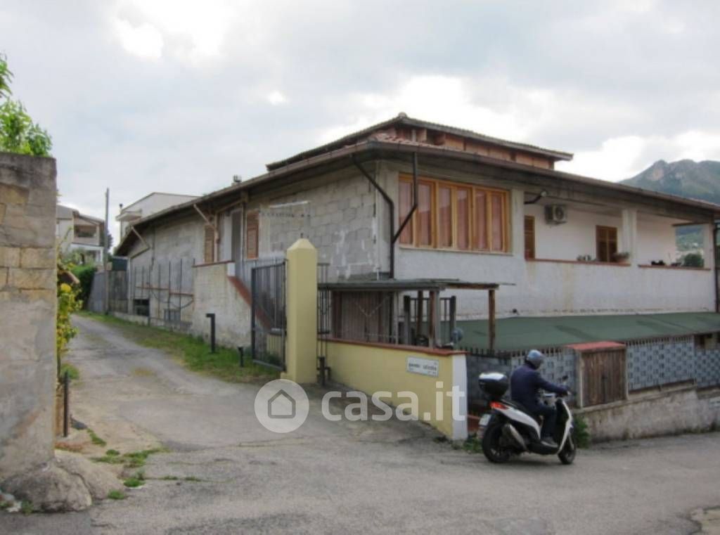 Villa in Vendita in Via Uccello Antonino 1 -43 a Palermo