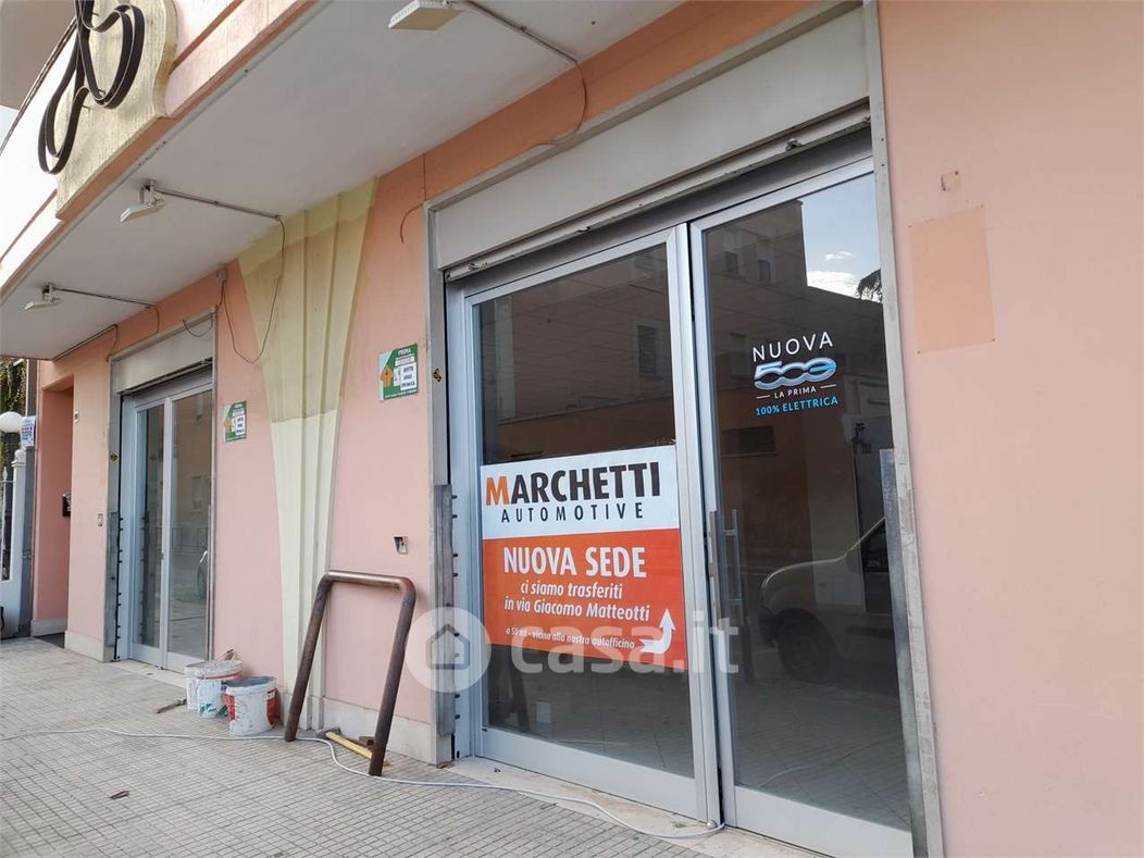 Negozio/Locale commerciale in Vendita in Via Giuseppe di Vittorio a Gioia del Colle