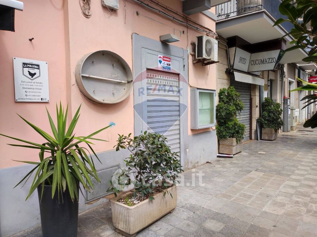 Negozio/Locale commerciale in Vendita in Viale Japigia 62 a Bari