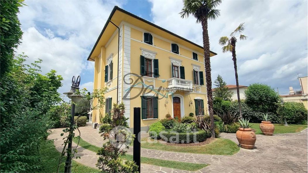 Villa in Vendita in Via Puccinelli 35 a Castelfranco di Sotto