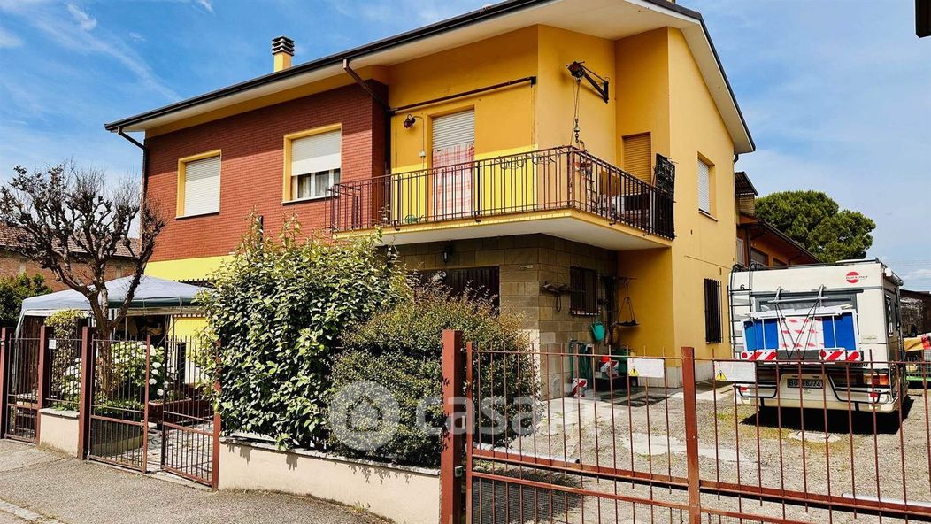 Casa Bi/Trifamiliare in Vendita in Via Bruno Buozzi 32 a Imola