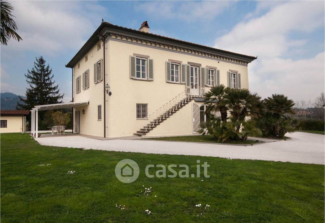 Villa in Affitto in Via della Chiesa di Monte San Quirico a Lucca