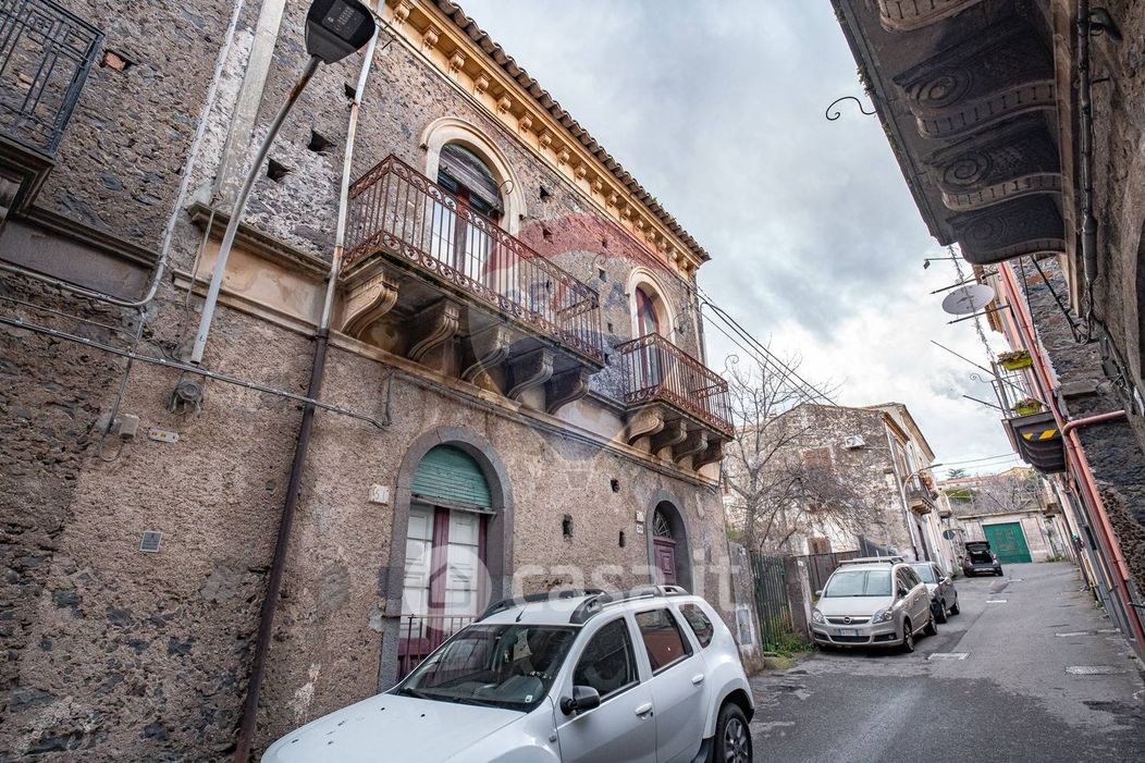 Casa indipendente in Vendita in Via Capuana 59 a Sant'Alfio