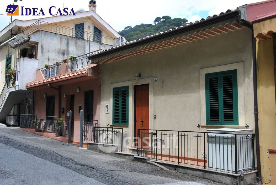 Villa in Vendita in Via Palermo 790 a Messina