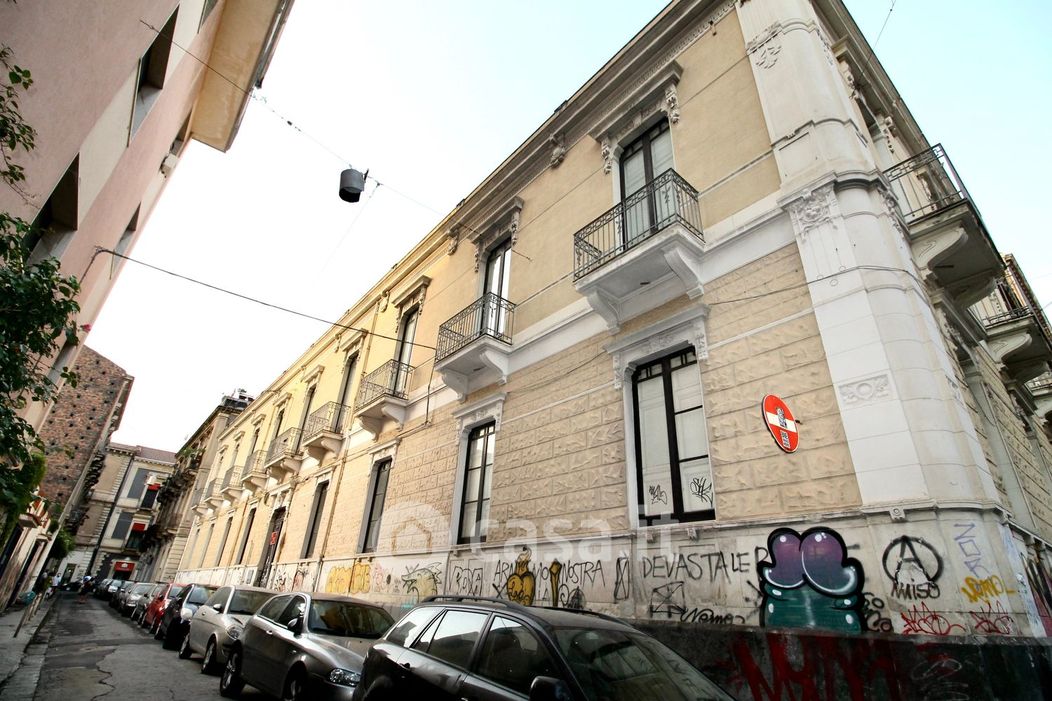 Stabile / Palazzo in Affitto in Via Vanasco 9 a Catania