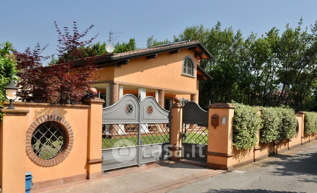 Villa in Affitto in Via Emilia a Seravezza