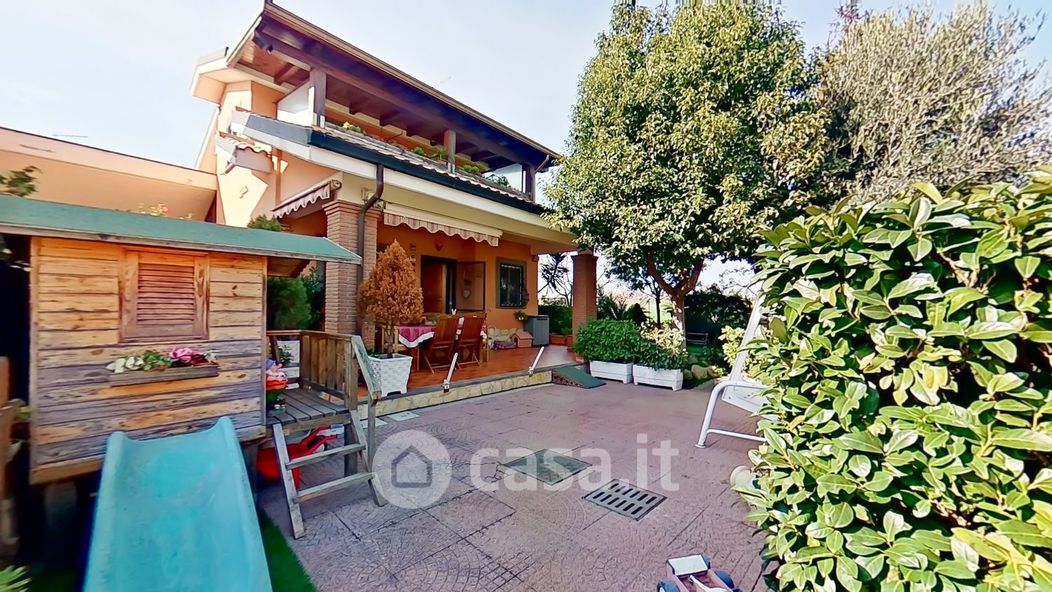 Villa in Vendita in Via Murano 42 a Ardea