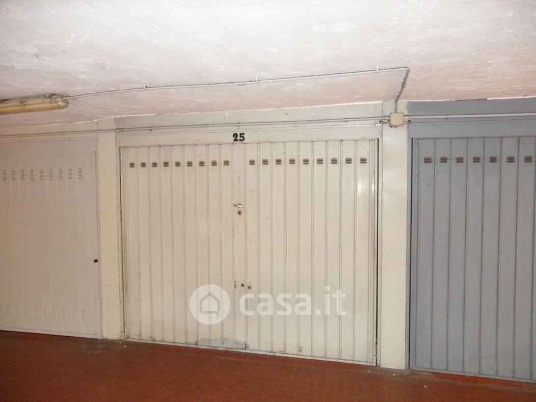Garage/Posto auto in Vendita in Via Enrico Gonzales 8 a Milano