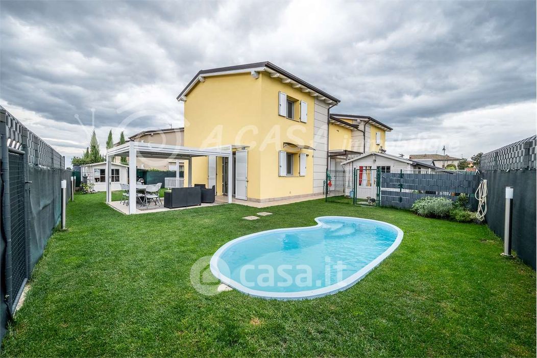 Casa Bi/Trifamiliare in Vendita in Via Claudio Dardani 55 a Parma