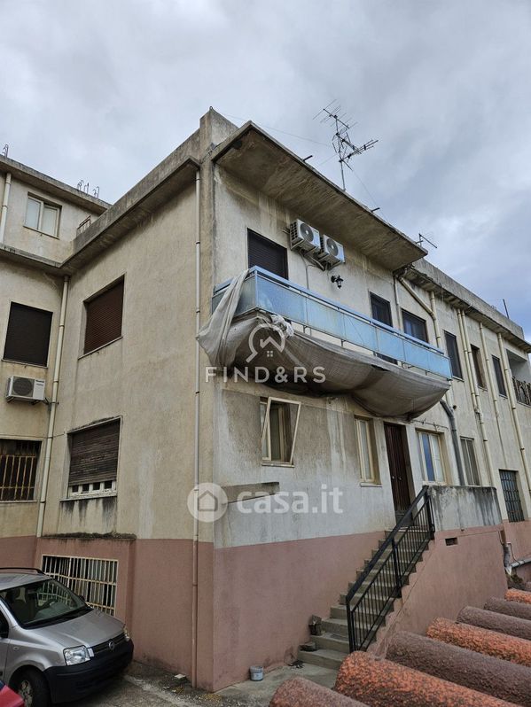 Appartamento in Vendita in Via Saracinello a Reggio Calabria