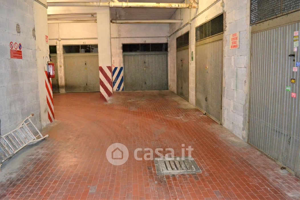 Garage/Posto auto in Vendita in Via Diano Marina 32 a Roma