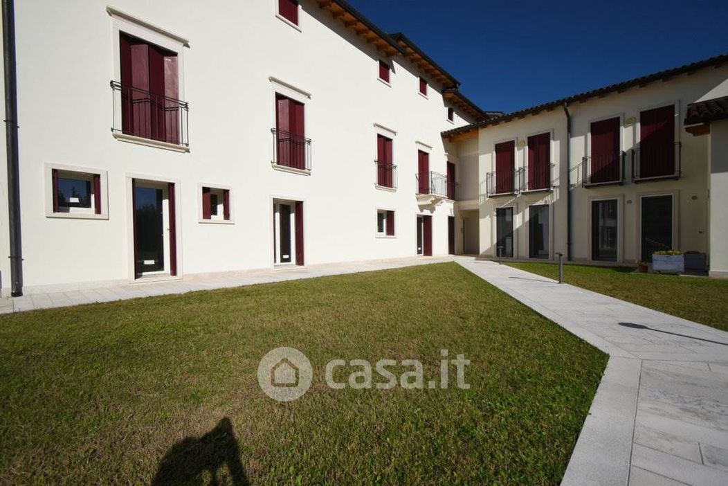 Appartamento in Vendita in Via Murialdo a Montecchio Maggiore