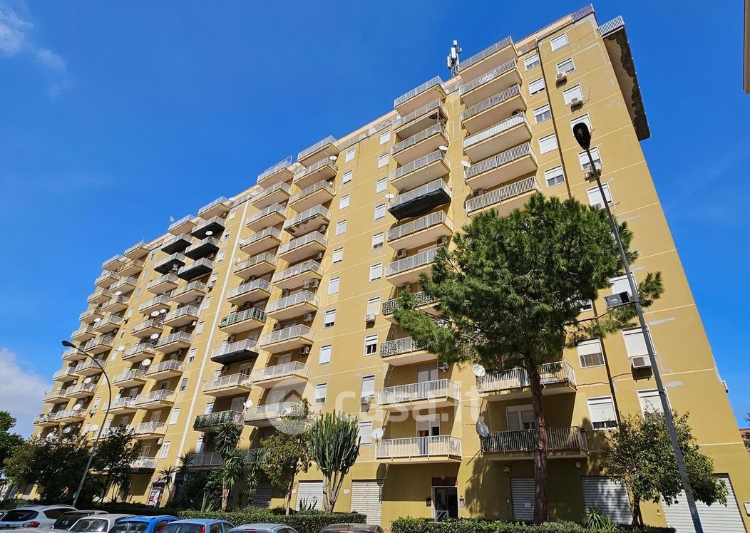 Appartamento in Vendita in Via Azolino Hazon 57 a Palermo