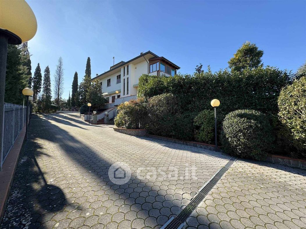 Villa in Vendita in Via Vittorio Alfieri 19 a Sinalunga
