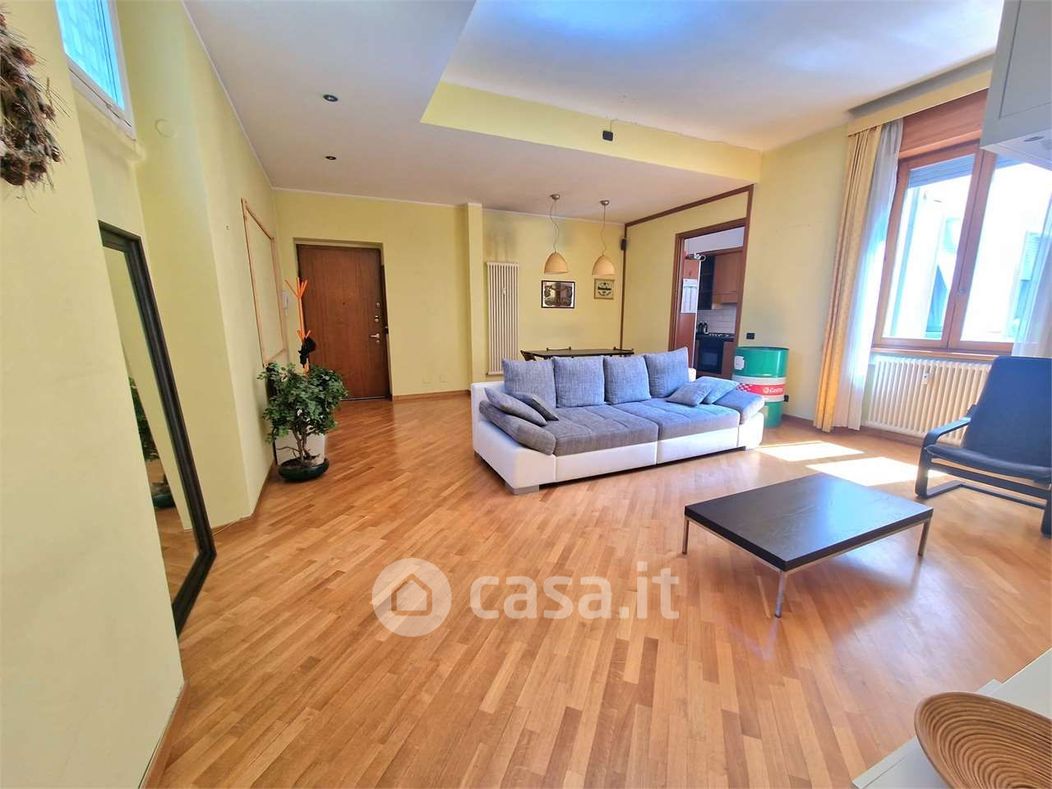 Appartamento in Vendita in Via Arona 14 a Milano