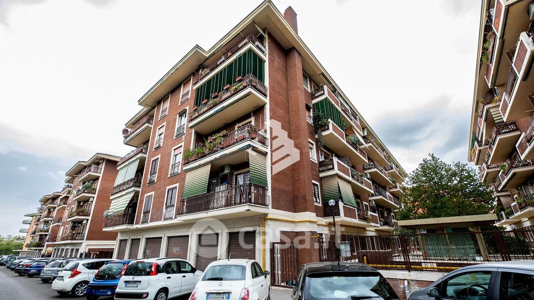 Appartamento in Vendita in Via Beniamino Costantini a Roma