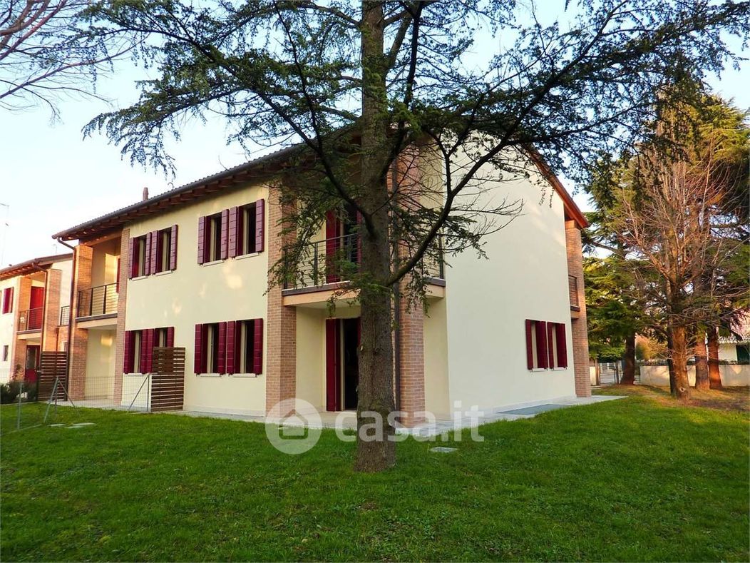 Casa Bi/Trifamiliare in Vendita in a Treviso