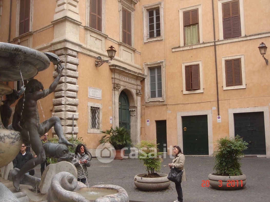 Appartamento in Affitto in Piazza Mattei a Roma