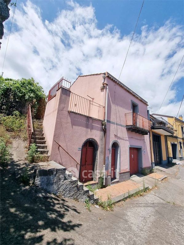 Rustico/Casale in Vendita in Via Catania a Sant'Alfio