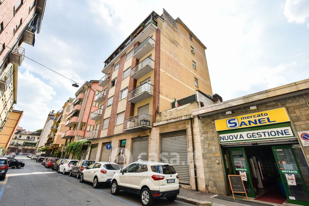 Appartamento in Vendita in Via PARAVIA 11 a Torino