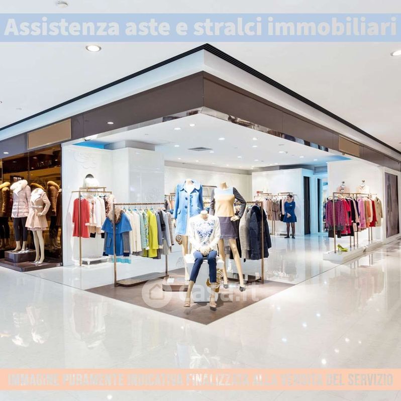 Negozio/Locale commerciale in Vendita in Via delle Acacie 25 a Cesano Boscone