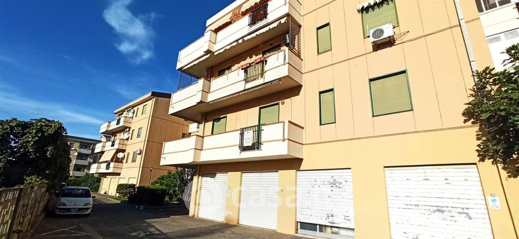 Appartamento in Vendita in Strada Statale 18 Tirrena Inferiore 3 a Reggio Calabria