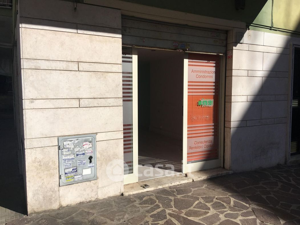 Negozio/Locale commerciale in Vendita in Via Giuseppe Benedetto Dusmet 13 a Roma