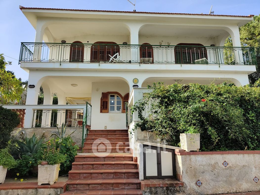 Villa in Vendita in Via Roccazzelli a Trabia