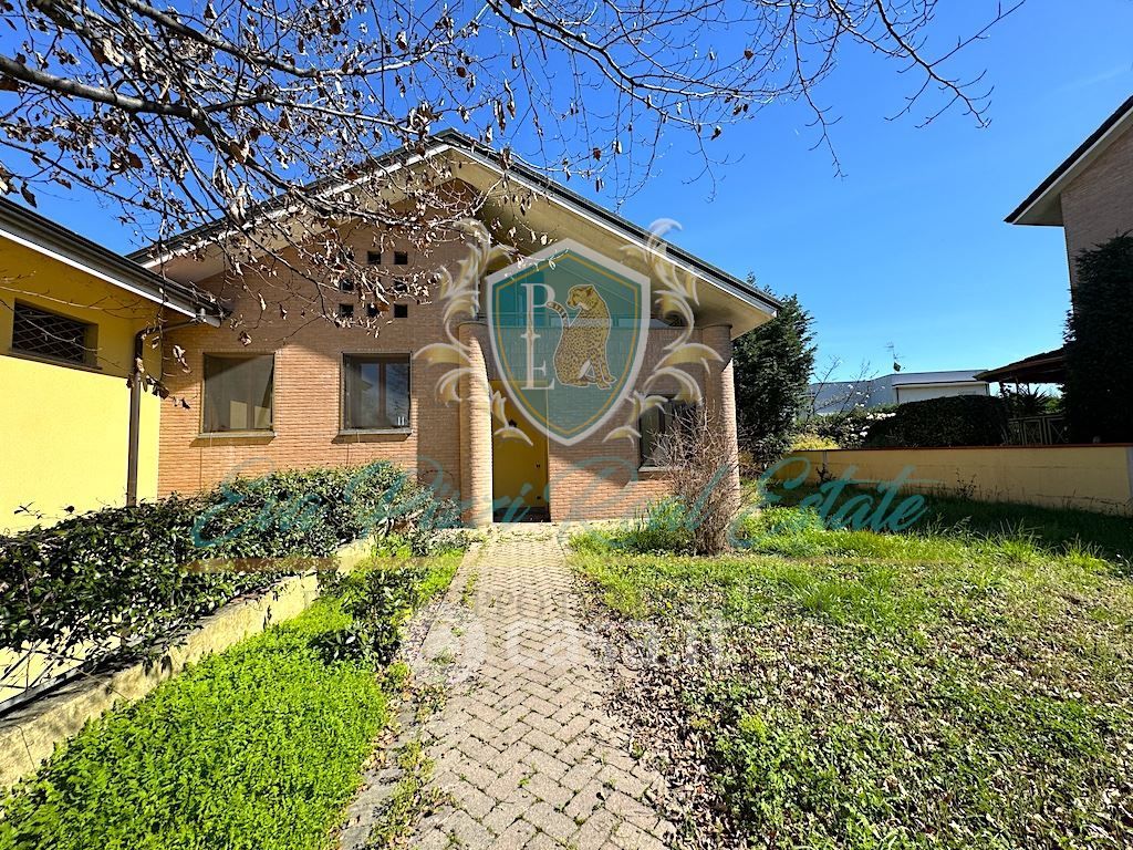 Villa in Vendita in Via Monsignor Giuseppe Beccaria a Lodi