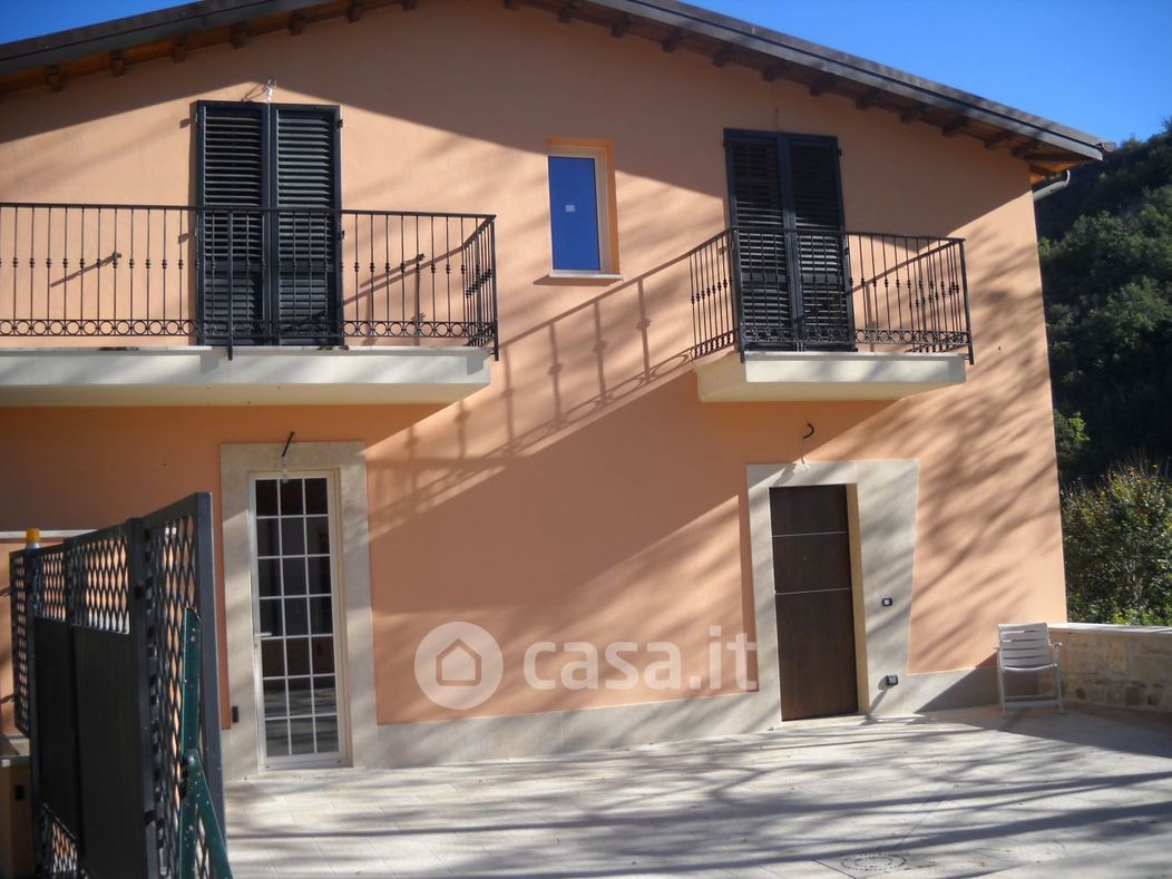 Casa Bi/Trifamiliare in Vendita in Frazione Colonnata a Ascoli Piceno