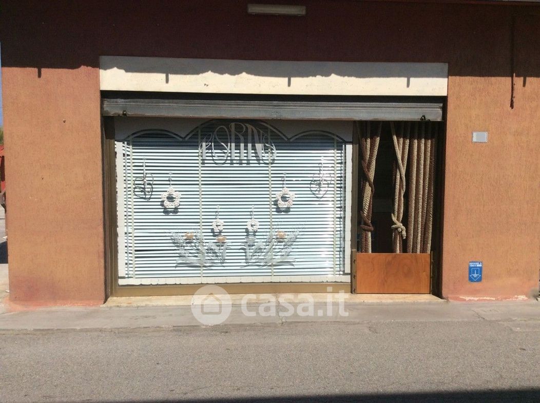 Negozio/Locale commerciale in Vendita in Via Martinelle 59 a Cona