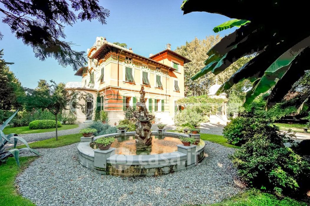 Villa in Vendita in Via Buiamonti 27 a Lucca