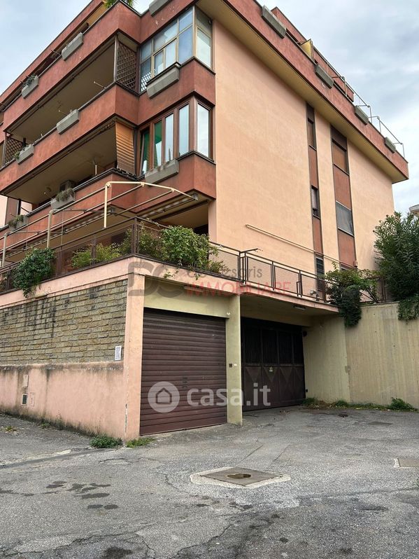 Garage/Posto auto in Affitto in Via marcantonio colonna 3 a Marino