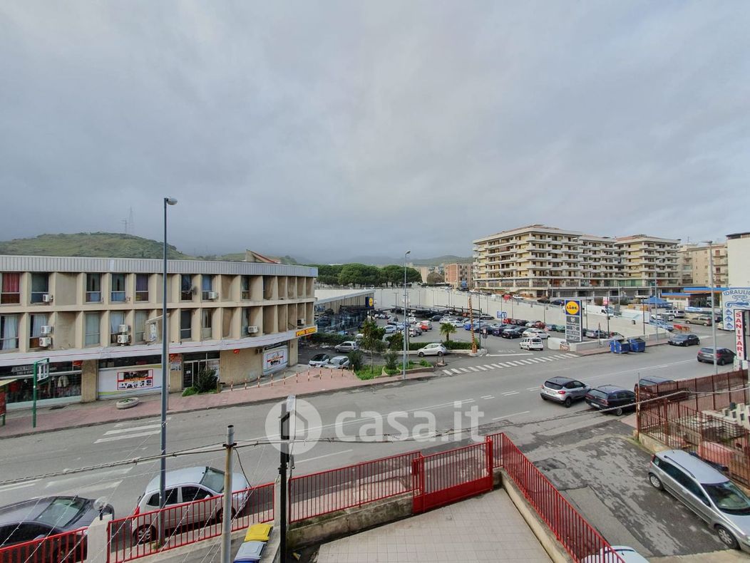 Negozio/Locale commerciale in Vendita in Via Adolfo Celi 205 a Messina