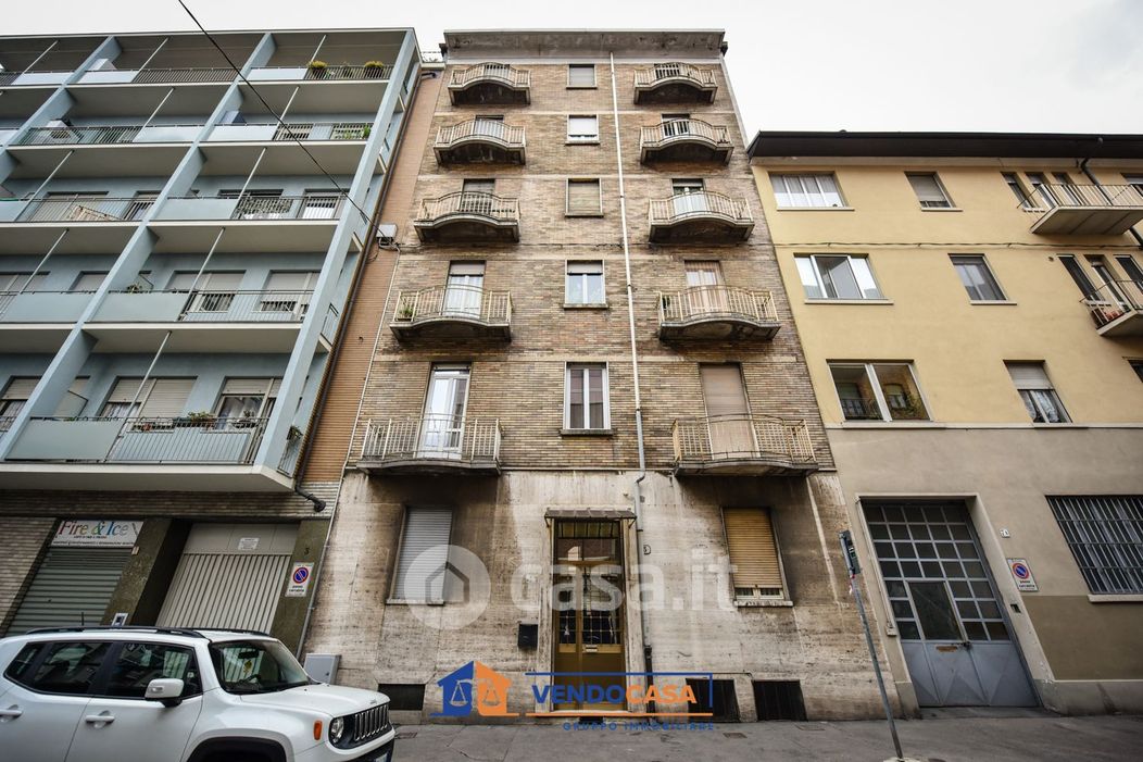 Appartamento in Vendita in Via BRONI 5 a Torino