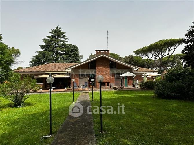 Villa in Vendita in Via di Tor Carbone a Roma