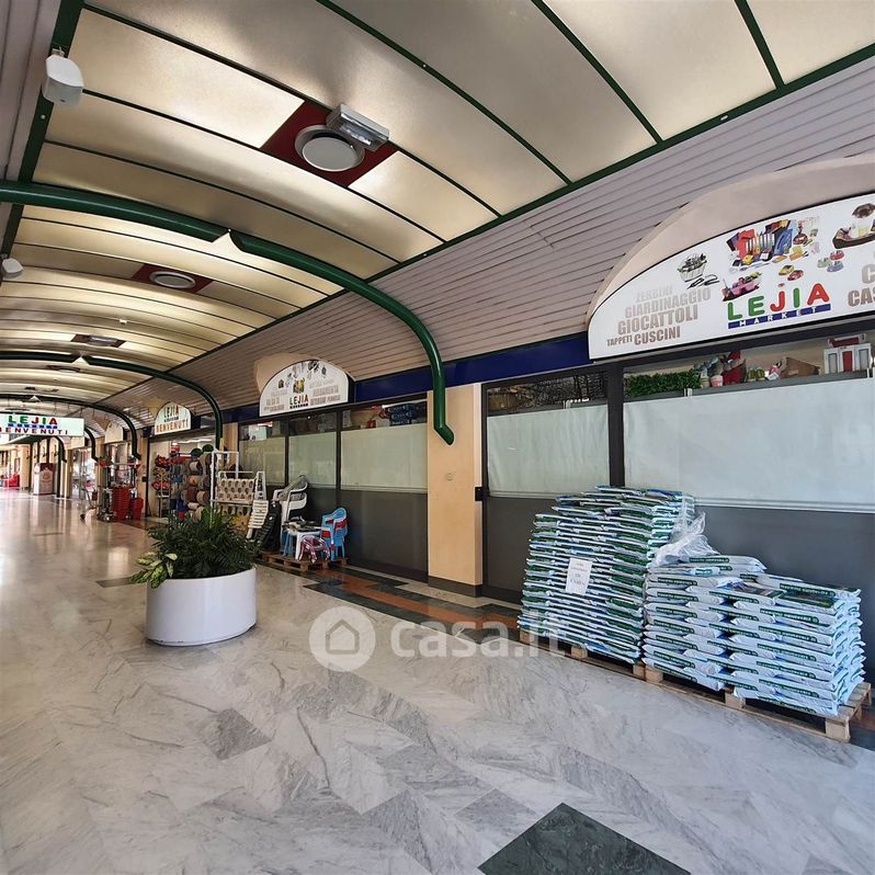 Negozio/Locale commerciale in Vendita in Via Lorenzo Canozio 69 a Lendinara
