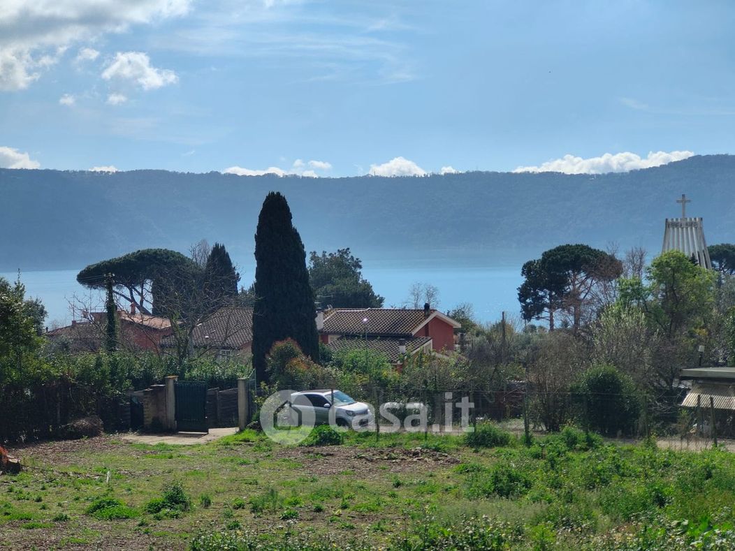 Villa in Vendita in Via Pian del Lago a Castel Gandolfo