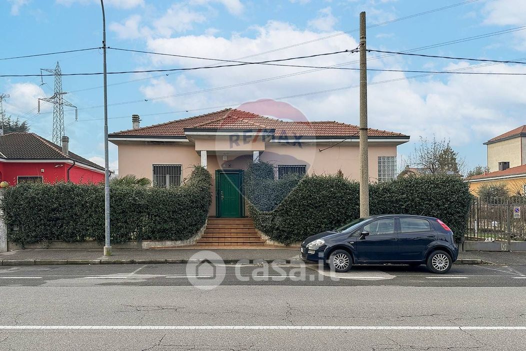 Villa in Vendita in Via S. Carlo 18 a Brugherio