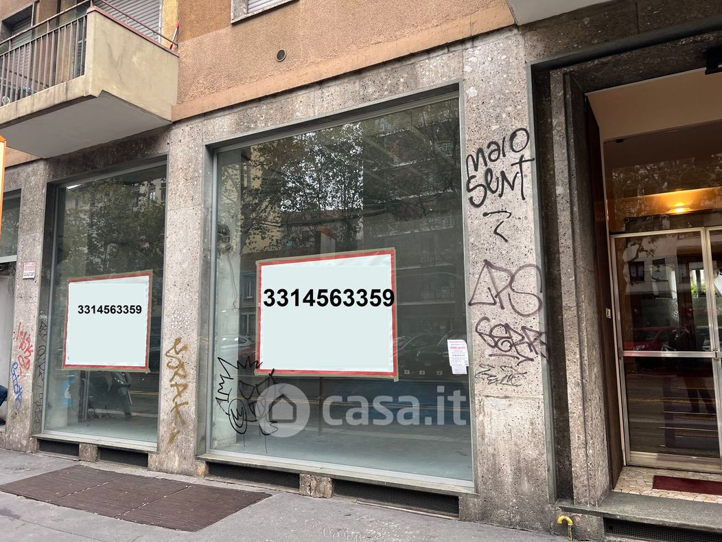 Negozio/Locale commerciale in Vendita in Viale Umbria 96 a Milano