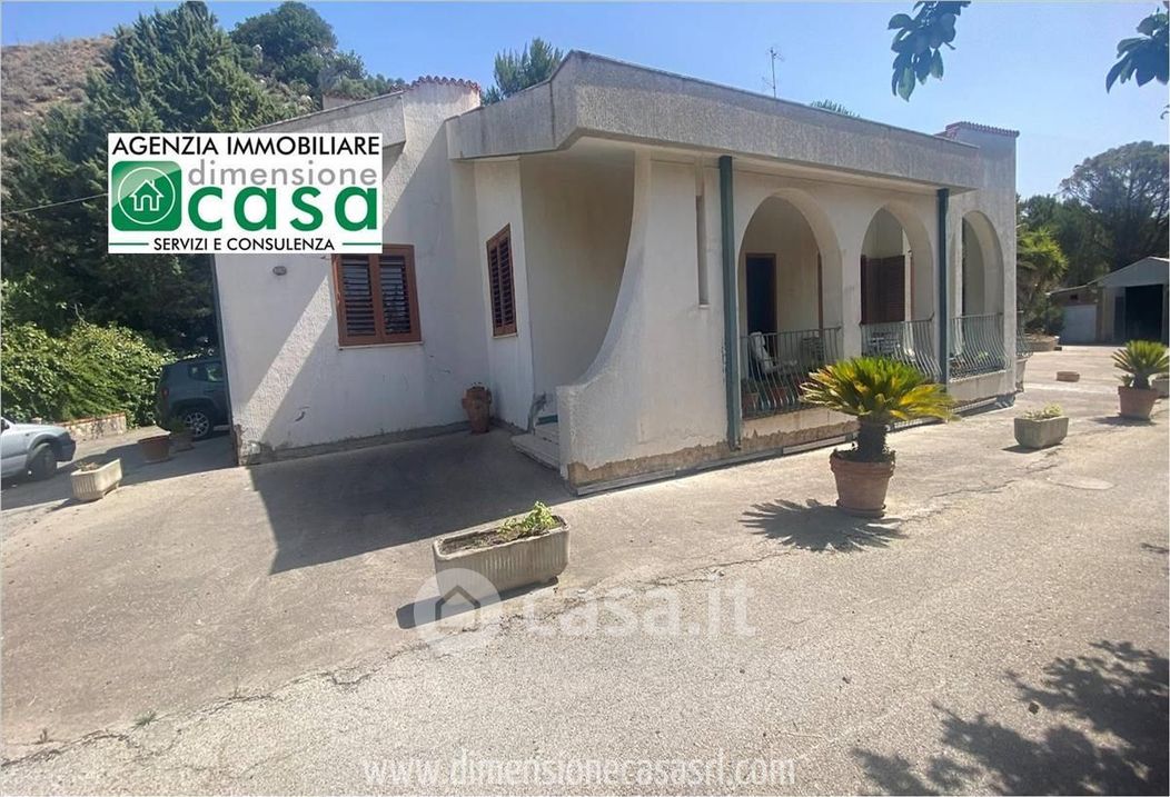 Villa in Vendita in Via Due Fontane 113 a Caltanissetta