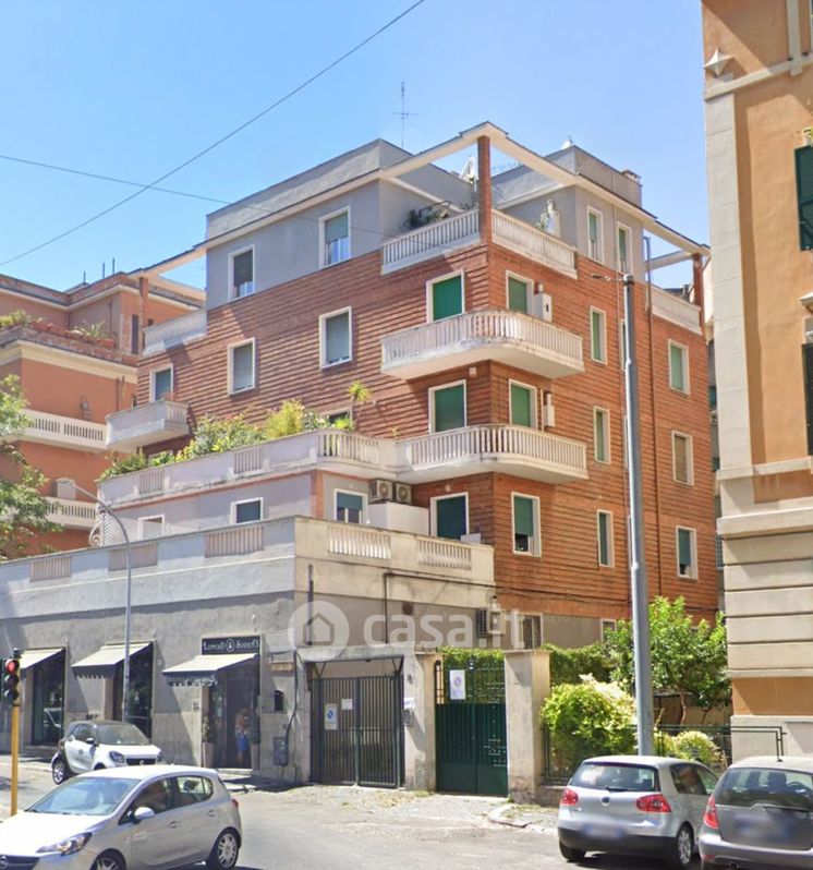 Appartamento in Vendita in Via Giuseppe Parini 2 a Roma