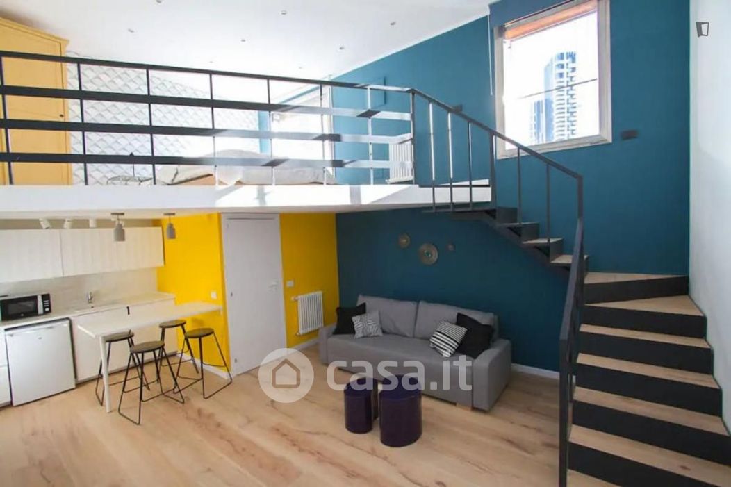 Appartamento in Affitto in Via Gaetano de Castillia a Milano
