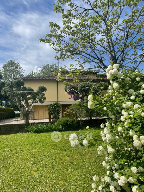 Villa in Vendita in a Prato