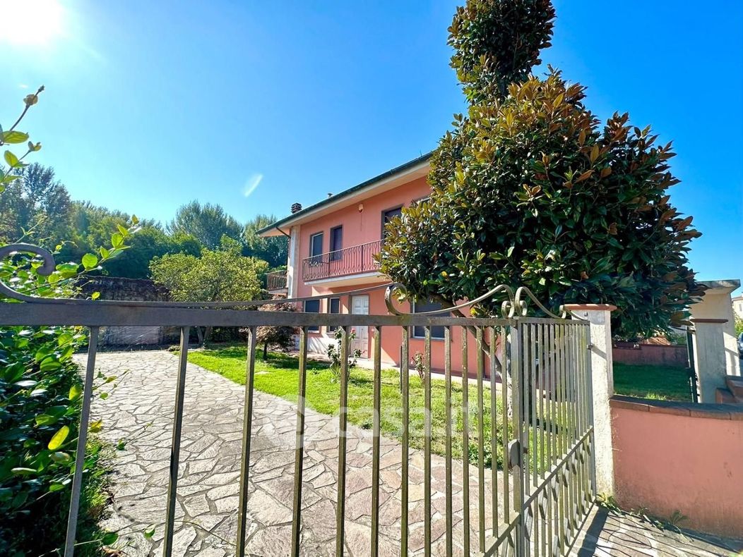 Casa Bi/Trifamiliare in Vendita in Via Sant'Angelo a Lucca