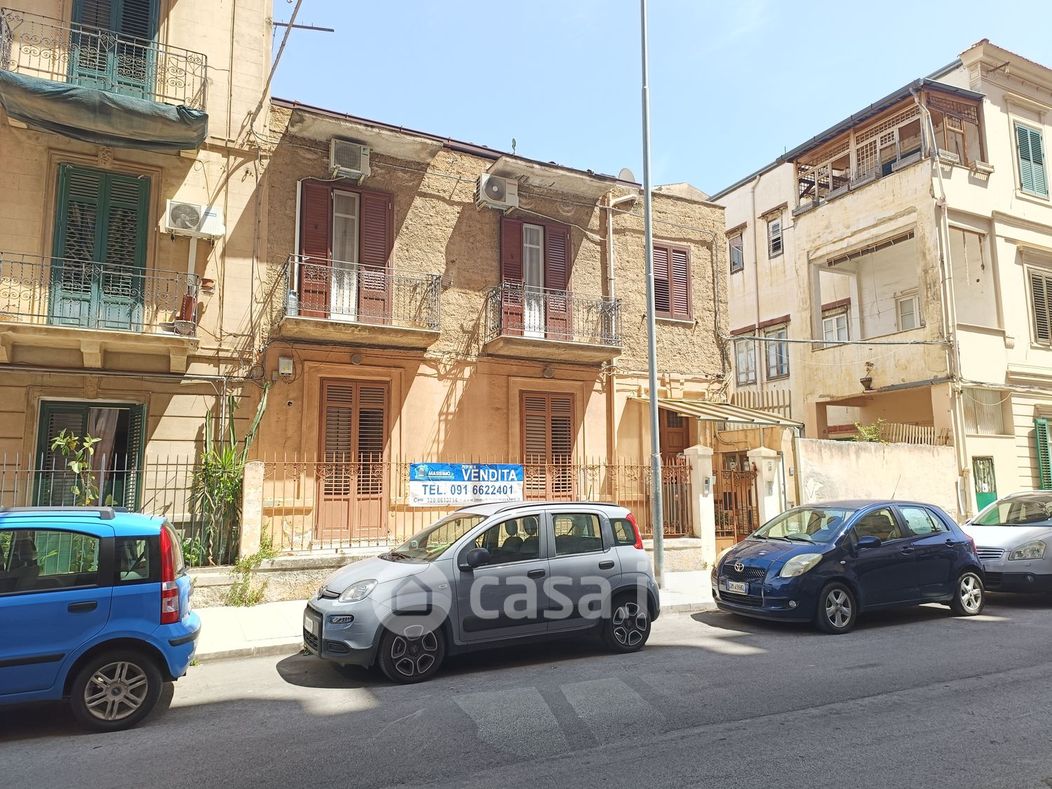 Appartamento in Vendita in Via Quarto dei Mille a Palermo