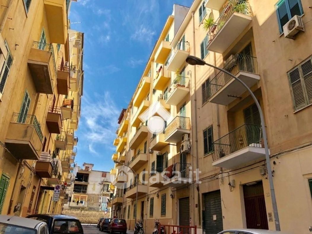 Appartamento in Vendita in Palermo, Via Fratelli Campo - Corso Dei Mille 31 a Palermo