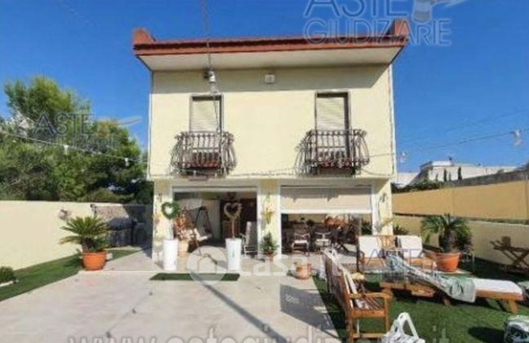 Villa in Vendita in Via Girasoli 101 a Taranto