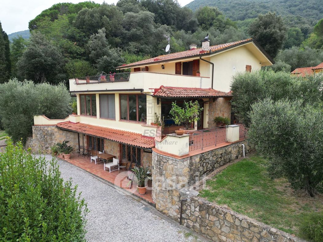 Villa in Vendita in Via Sarzanese a Lucca