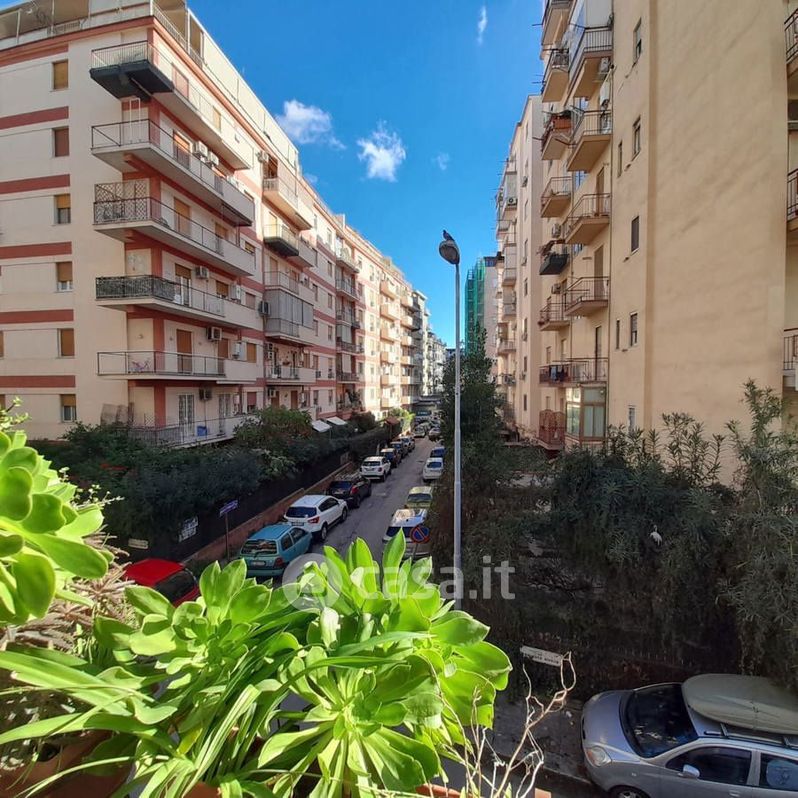 Appartamento in Vendita in Via Francesco Vivona 15 a Palermo